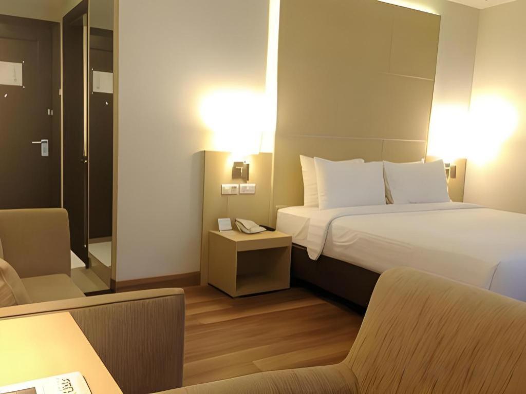 Horison Hotel Сукабуми Экстерьер фото