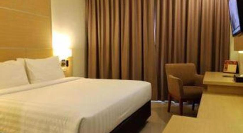 Horison Hotel Сукабуми Экстерьер фото