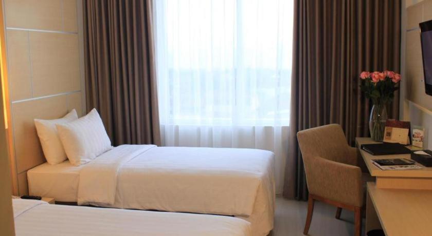 Horison Hotel Сукабуми Экстерьер фото